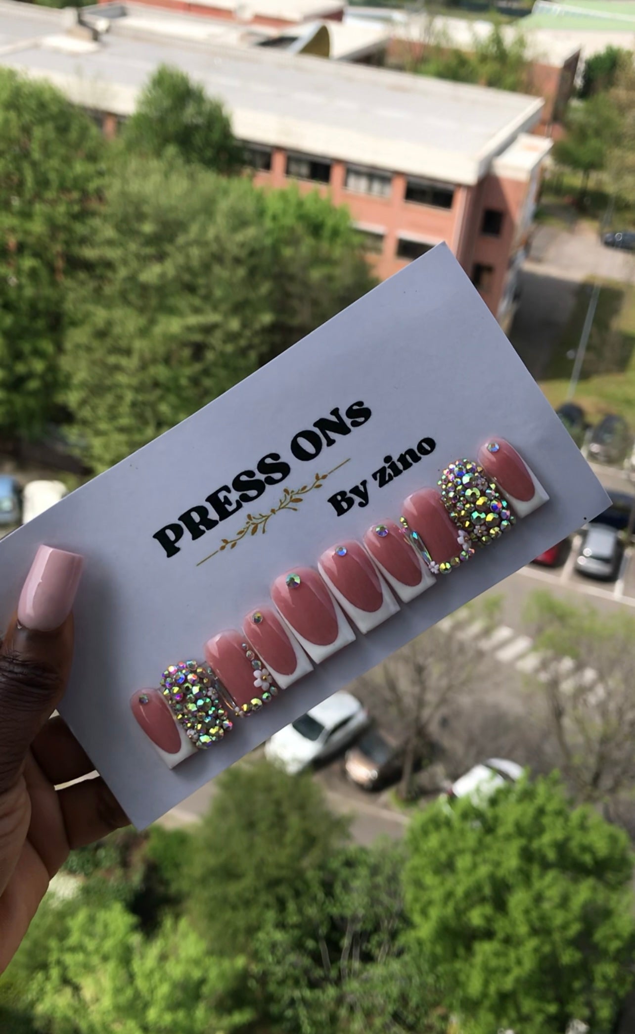 Press on nails