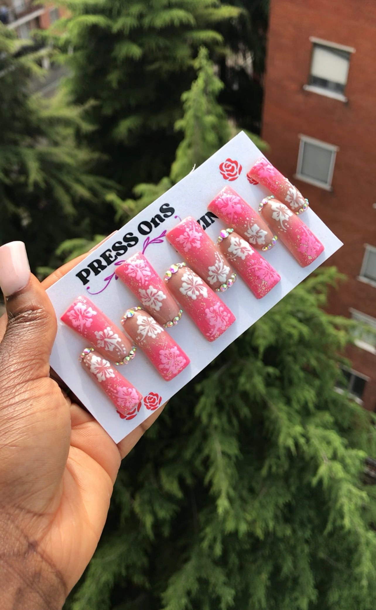 Press on nails