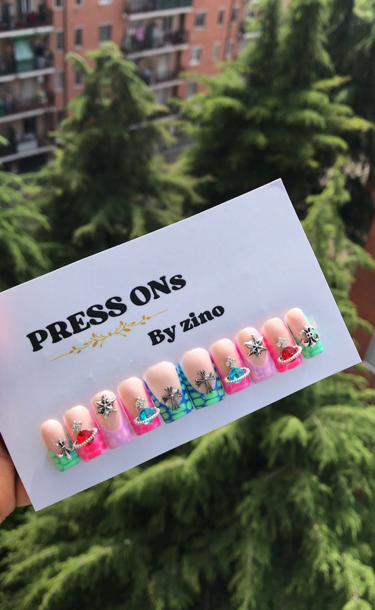 Press on nails