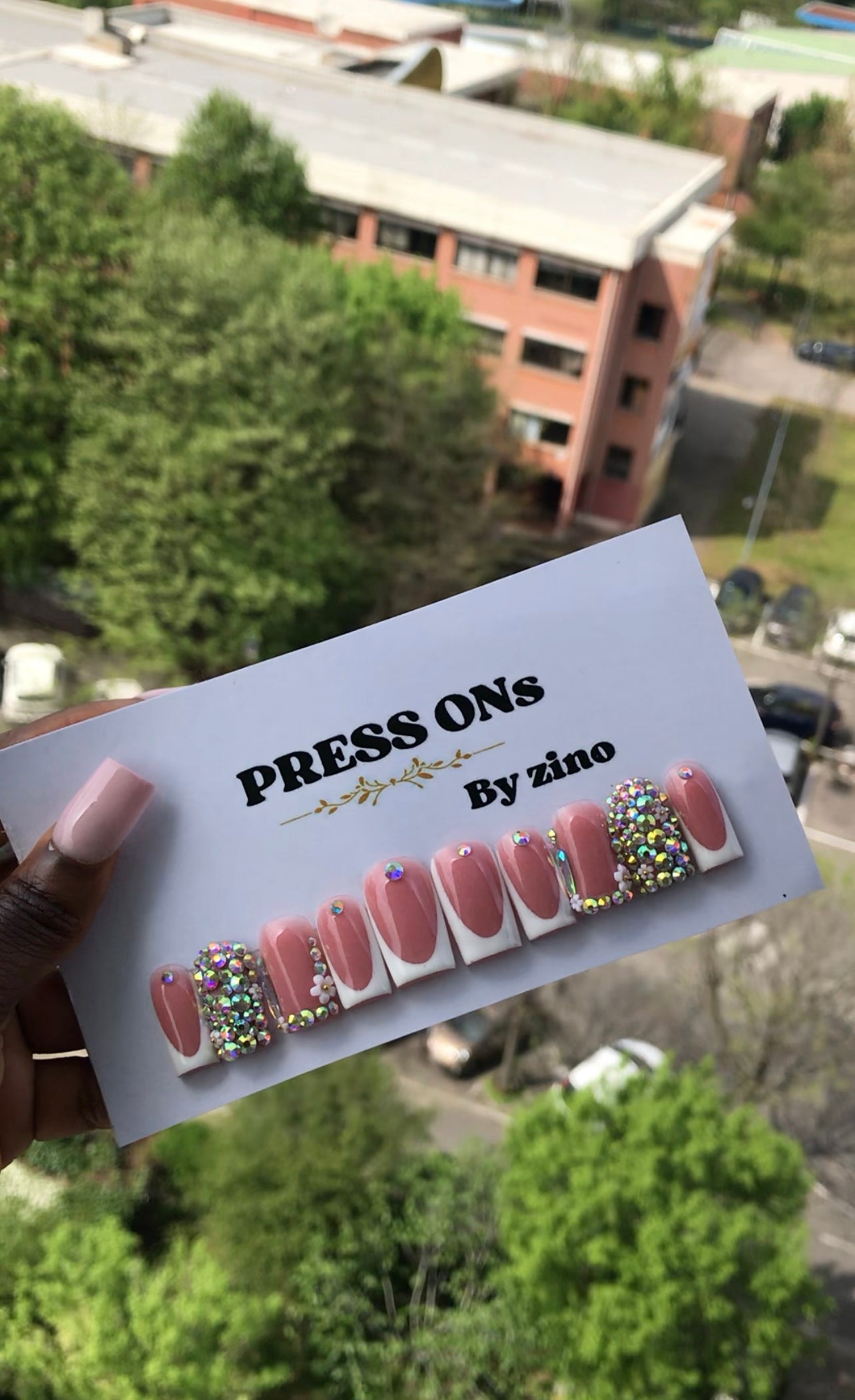 Press on nails