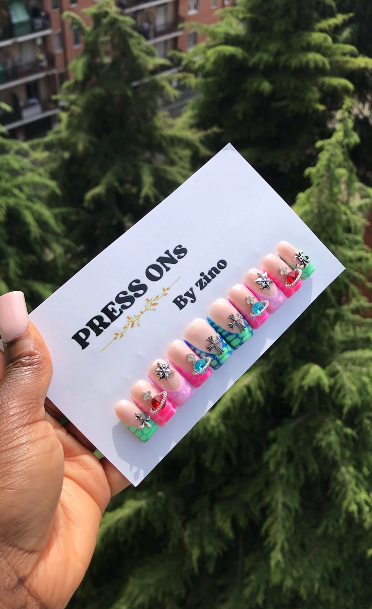 Press on nails