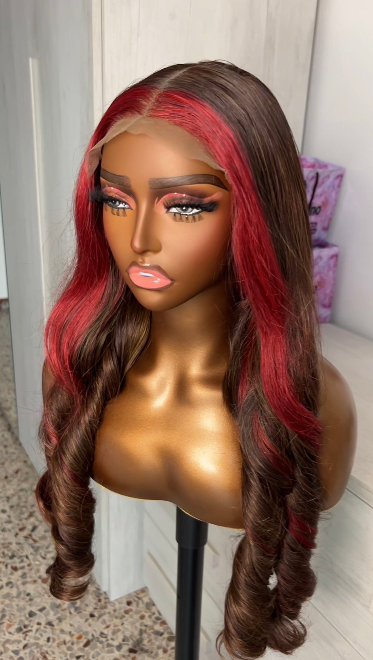 ODOGWU BOUNCY GLUELESS  WIG